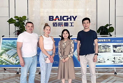 There are constantly visitors from outside to Baichy